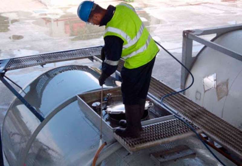 Limpieza de cisternas en entornos comerciales (3)