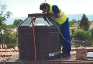 Reparación de fugas en cisternas de almacenamiento de agua (1)